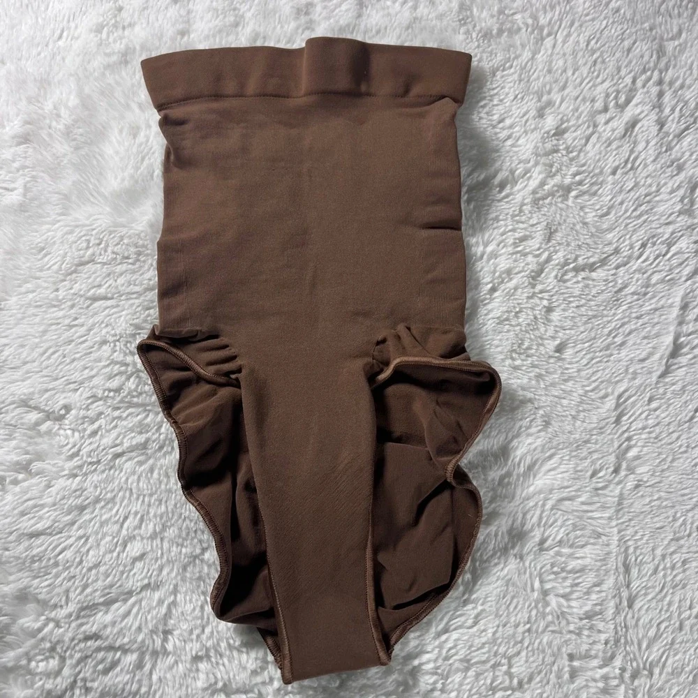 SKIMS Women Fits Everybody High‎ Waisted Briefs Thong Brown Size XXS NWOT